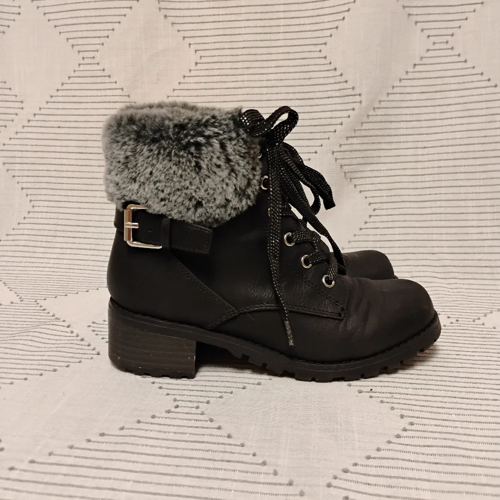 Girls Black Fur-Lined Lace-Up Boots With Zipper Size 2
